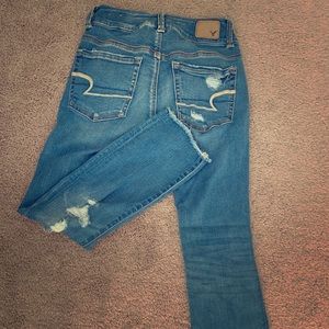 Size 2. AE distressed Capri